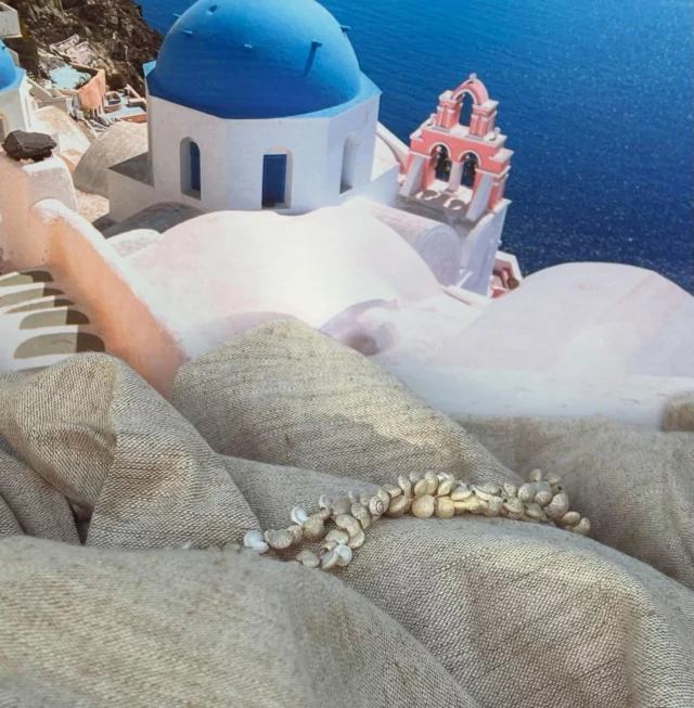 Cap sur la Méditerranée pour l’agence ! 🧳 

C’est avec joie que nous vous présentons notre nouvelle vitrine sur le thème des îles grecques, confectionnée avec notre stagiaire Albane ! 

🇬🇷Entre sites antiques, villages blancs et bleus à flanc de falaises et vue à couper le souffle sur la mer Égée, ces destinations sont propices au dépaysement ! 
Imaginez-vous en train de déguster un délicieux souvlaki face à une eau d’un bleu profond, le tout sous un soleil radieux !☀️ 

C’est avec grand plaisir que Nathalie et Charlène vous aideront à concrétiser vos voyages afin de faire de votre séjour un moment inoubliable ! ✈️✨

#grèce #crete #cyclades #mykonos #athene #santorin #naxos #paros #heraklion #chania #mer #vacances #soleil #voyages